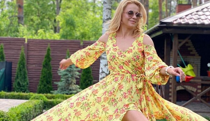 Лучезарная Лилия Ребрик покорила фанов легким летним образом: фото