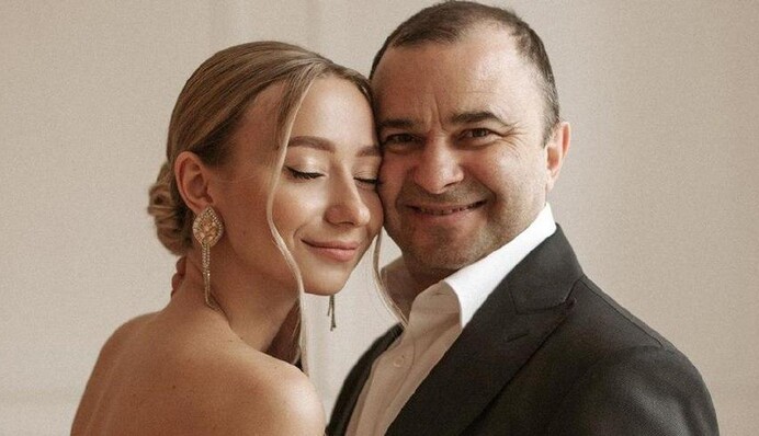 Молодая супруга Виктора Павлика показала семейное фото с мамой