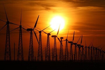 Долги "зеленым" будут расти: как избежать катастрофы в энергетике Украины