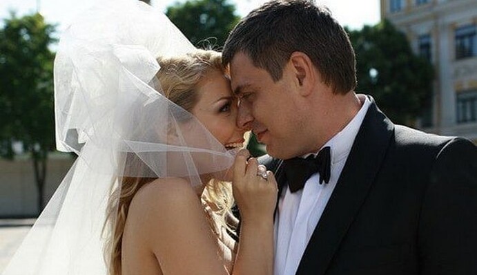 Тіна Кароль зворушила фанів архівним відео зі свого весілля - співачка вийшла заміж 12 років тому