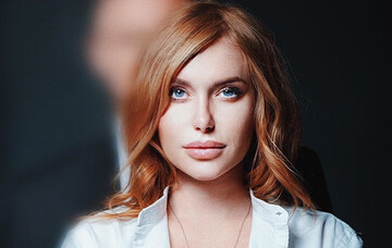 Розлучена Слава Камінська у весільній сукні вирушила на пляж: чого добру пропадати