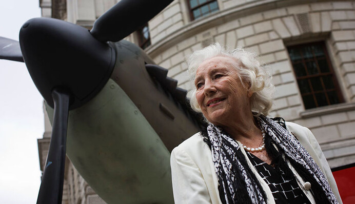 На 104 году жизни умерла певица Вера Линн - знаменитая исполнительница баллад времен Второй мировой