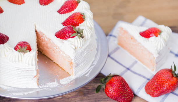 Готуємо вдома смачний віденський сирник з полуницею: рецепт і поради з фото