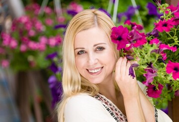 Чувствовала давление со стороны сверстников: Тоня Матвиенко рассказала о сложностях материнства в 17 лет