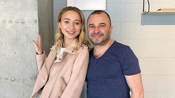 Син Віктора Павліка тяжко хворий і артиста засуджують за концерти. Дружина співака відповіла критикам