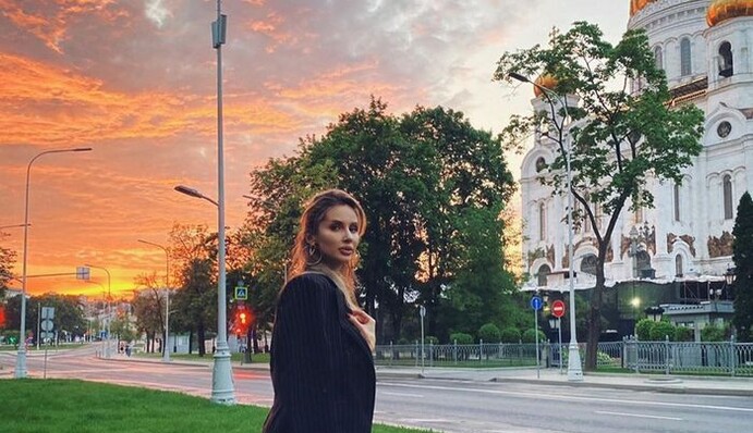 Світлана Лобода прогулялася біля церкви і заговорила з небом. Тепер фани співачки у подиві