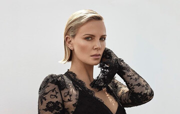 Занадто стара для цього: 44-річна Шарліз Терон розповіла, чому не виходить заміж