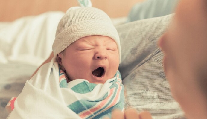 Женщина родила близнецов с разницей в 10 лет. Никакой магии, только наука