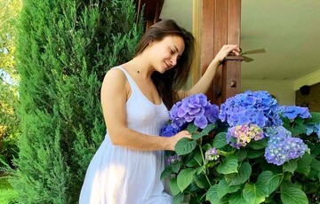 Вагітна Ілона Гвоздьова показала бекстейдж зі зйомок ніжної фотосесії з животиком: відео