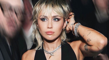 Майлі Сайрус зав'язала з алкоголем і назвала причини своєї залежності