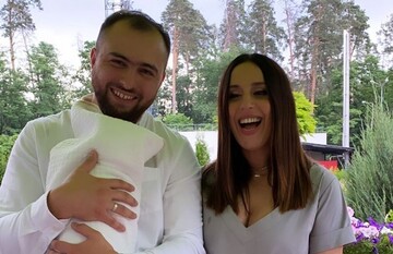 Сльози щастя і зустріч братів: Джамала показала зворушливі кадри виписки з пологового будинку