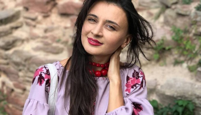 Невідомі напали на українську співачку. Хто ж знав, що з нею в машині їхали каратист та кікбоксер