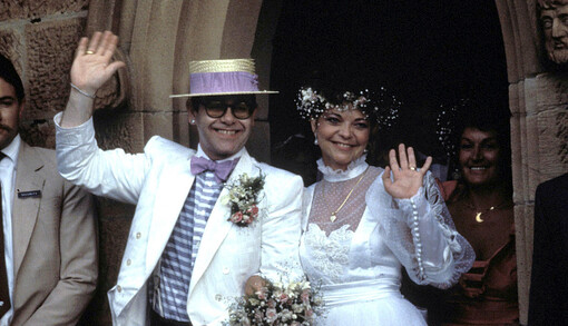 Бывшая жена Элтона Джона подала на певца в суд