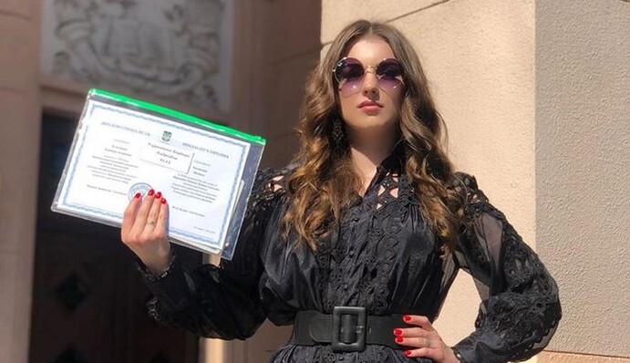 Мечты сбываются: дочь Кузьмы Скрябина похвасталась дипломом врача