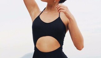 У чому засмагати цього літа? 8 стильних купальників сезону для дівчат з маленькими грудьми