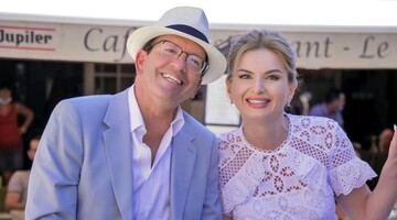 Украинская телеведущая после свадьбы во Франции показала фото с супругом