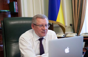 Financial Times: відставка Смолія ставить під загрозу $5 млрд від МВФ і б'є по Зеленському