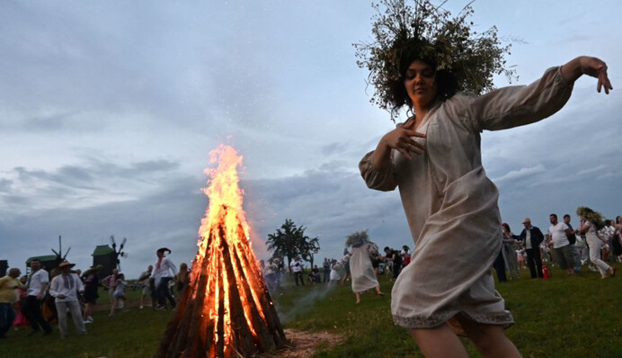 Гадания на суженого и прыжки через костер: какие традиции имеет праздник Ивана Купала