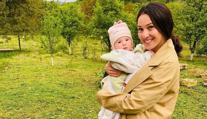 Наталка Карпа показала, как кормит дочь грудью в кафе - на это ее вдохновила Эшли Грэм