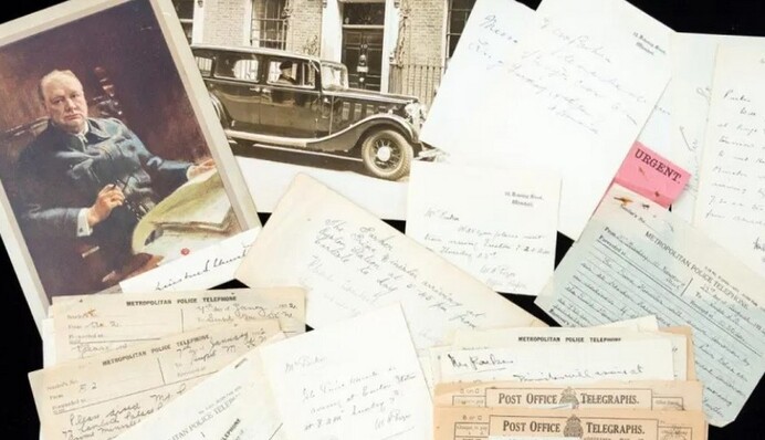 Мужчина впервые за 30 лет решил перебрать старый стол и едва не выбросил личные вещи Черчилля