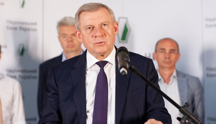 Печатать деньги для друзей: шокирующая правда о причинах отставки Смолия и кандидатах на его место