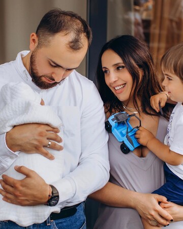 Щаслива Джамала показала сімейні фото виписки з пологового будинку