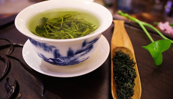 Все говорят о пользе зеленого чая: вот 3 факта о напитке, которые убедят не налегать