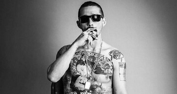 Актор Шая ЛаБаф зробив тату на весь торс. І все заради нової ролі в кримінальній драмі