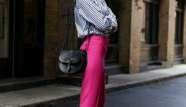 Фуксия снова в моде, но важно не переборщить: 7 стильных луков с пестрым цветом