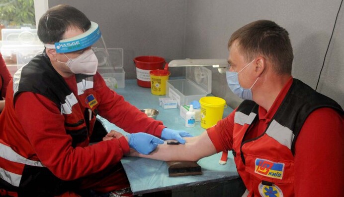 Заработать на ИФА: зачем чиновники лоббируют новый вид тестов на коронавирус