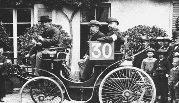 126 років тому у Франції пройшли перші автомобільні перегони: в мережі збереглися унікальні кадри