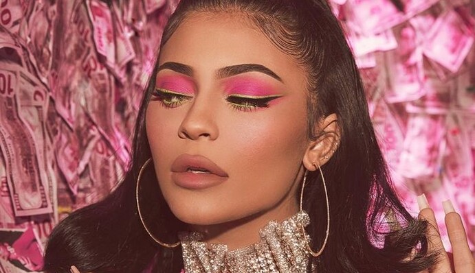 Бывшая сотрудница ресторана рассказала о чаевых от Кайли Дженнер, и такой цифры люди точно не ждали