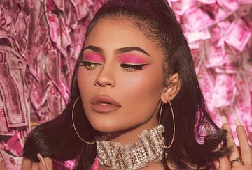 Колишня співробітниця ресторану розповіла про чайові від Кайлі Дженнер, і такої цифри люди точно не чекали