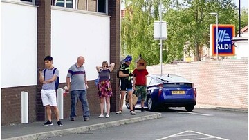 Британець із сараєм на голові поскаржився на надмірну увагу - з нього глузують і не беруть на роботу