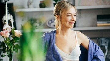 Українська телеведуча роздяглася в човні під час прогулянки Дніпром: фото