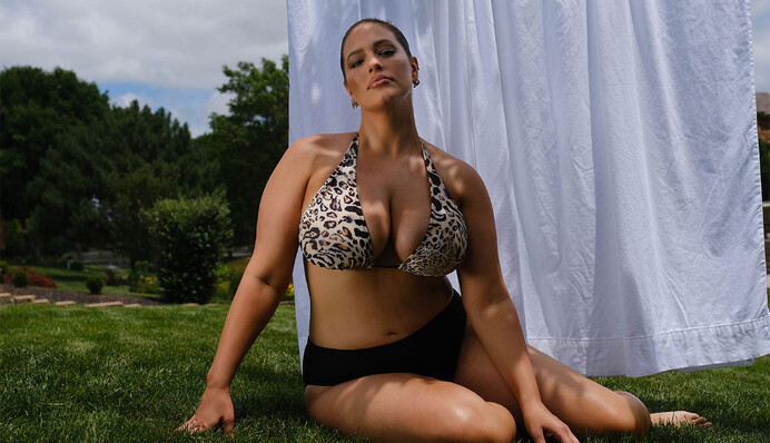 Модель Эшли Грэм в рекламе купальников отказалась от фотошопа и показала реальное тело