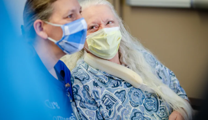 Коронавирус помог встретиться сестрам, искавшим друг друга больше 50 лет