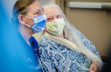 Коронавірус допоміг зустрітися сестрам, які шукали одна одну більше 50 років