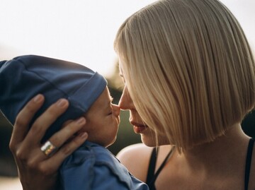 Робота мене рятує: ONUKA розповіла про реалії материнства