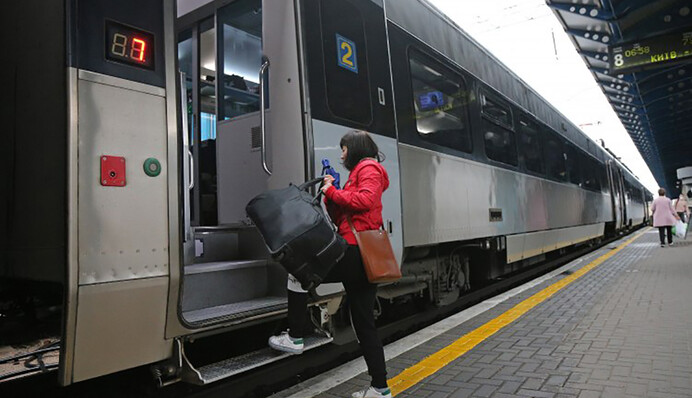 Изнасилования, вандализм и драки: почему украинцев в поездах никто не охраняет