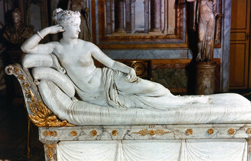 Незграбний любитель фото в музеї зламав ногу 200-річній статуї