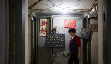 Щуряче Плем'я: як малозабезпечені китайські робітники живуть у величезному підземному місті