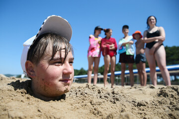 Літня відпустка 2020: куди можна відправити дитину на відпочинок до моря