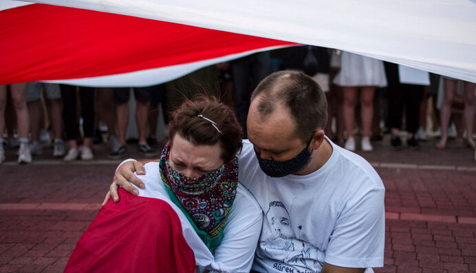 Протести в Білорусі проходять під біло-червоно-білим прапором, але хіба їхній прапор не червоно-зелений? Ось його історія