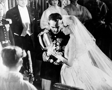 Не тільки Меган Маркл: 5 знаменитостей, які окільцювали членів королівської родини