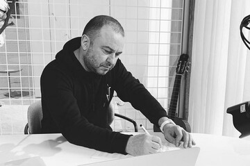 Віктор Павлик показав щемливі серце кадри з молодшим сином - з перших років і до останніх днів життя Павла