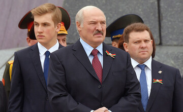 У Twitter набирає популярності Сумний Миколка Лукашенко - це фейковий аккаунт, але його жарти безцінні