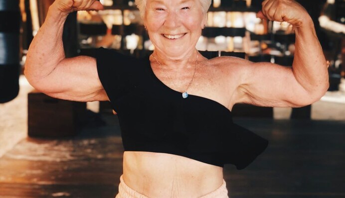 74-летняя женщина решила похудеть и превратилась в фитнес-модель: как ей это удалось