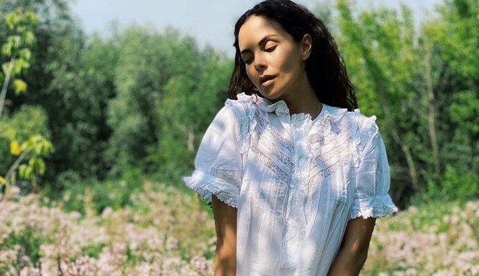 Настя Каменських розповіла про традицію роздягатися на природі і показала ню фото