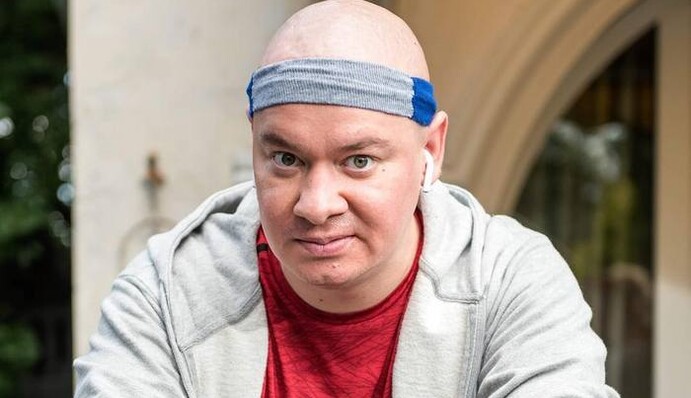 Грошей не роздаю: Євген Кошовий попередив про аферистів, які використовують його ім'я